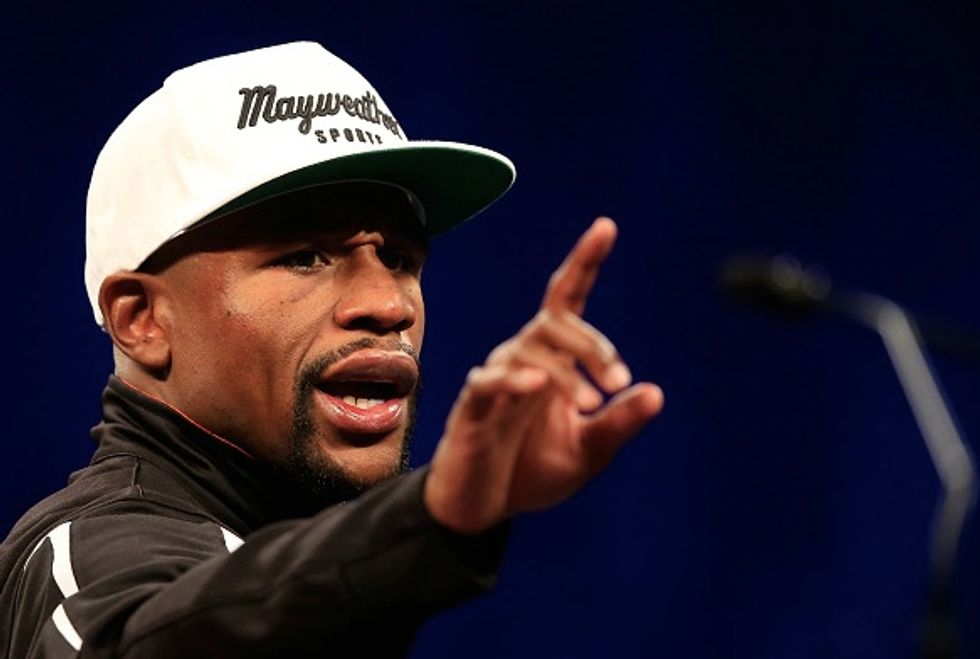 Floyd Mayweather Jr. Just Couldn't Help Showing Reporters His 'Fight of the Century' Paycheck — for $100 Million
