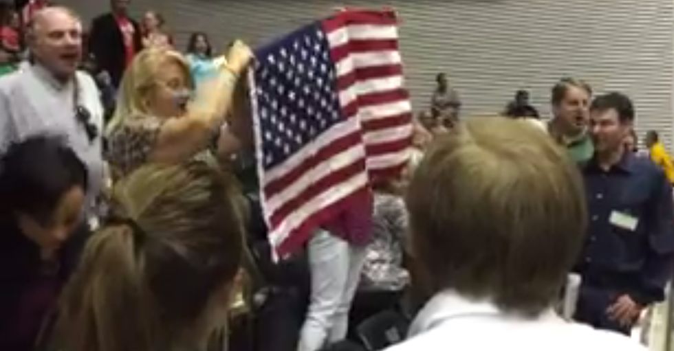 See How Attendees at Free Speech Event – Which Included Muhammad Cartoon Contest — Respond After Gunmen Opened Fire Outside Building