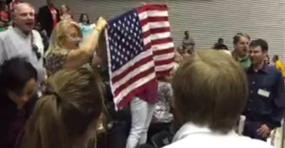 See How Attendees at Free Speech Event – Which Included Muhammad Cartoon Contest — Respond After Gunmen Opened Fire Outside Building