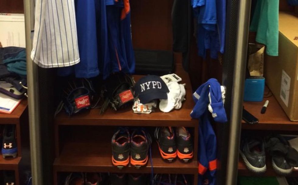 New York Mets Wear NYPD Caps, Hold Moment of Silence to Honor Slain Officer