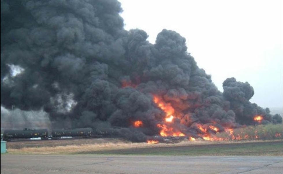 Entire North Dakota Town Evacuated After Oil Train Derails