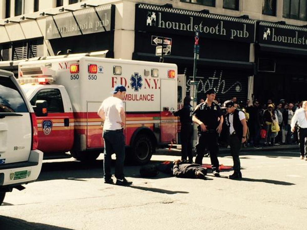 NYC Police Shoot Hammer-Wielding Suspect in Busy Manhattan Area After He Attacks Cop