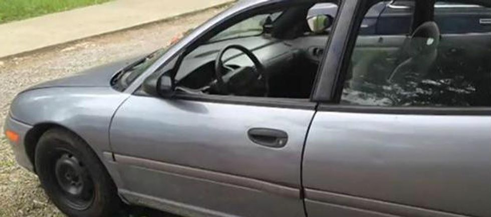 Sheriff: Couple Dies of Carbon Monoxide Poisoning After Having Sex in the Backseat of a Car