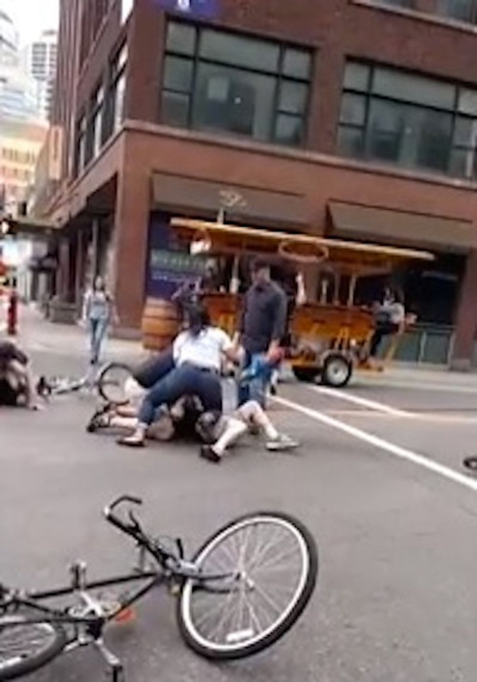 Minneapolis PedalPubs Attacked With 'Big Water Cannons,' but Some Riders Turn Out to Be Off-Duty Cops — Watch the Aftermath