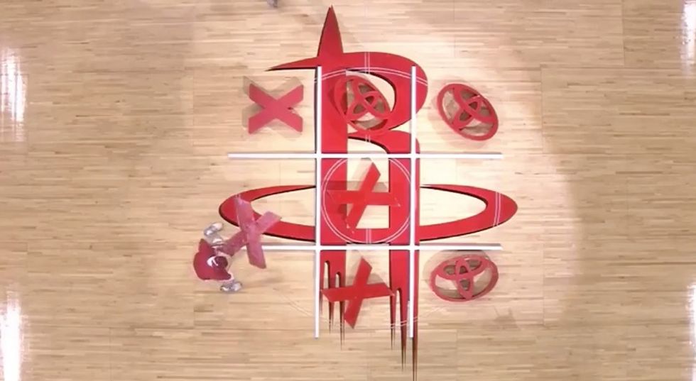 Halftime Tic Tac Toe Game Ends in Draw After 'Epic Fail