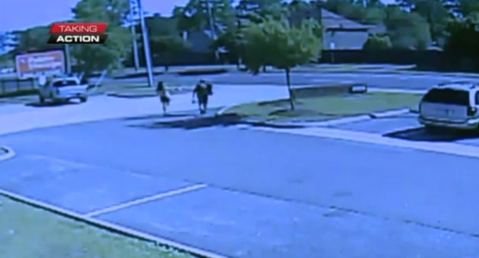 Restaurant Owner Saw a Man Digging Through the Trash. When He Returned, a Note Was Waiting for Him