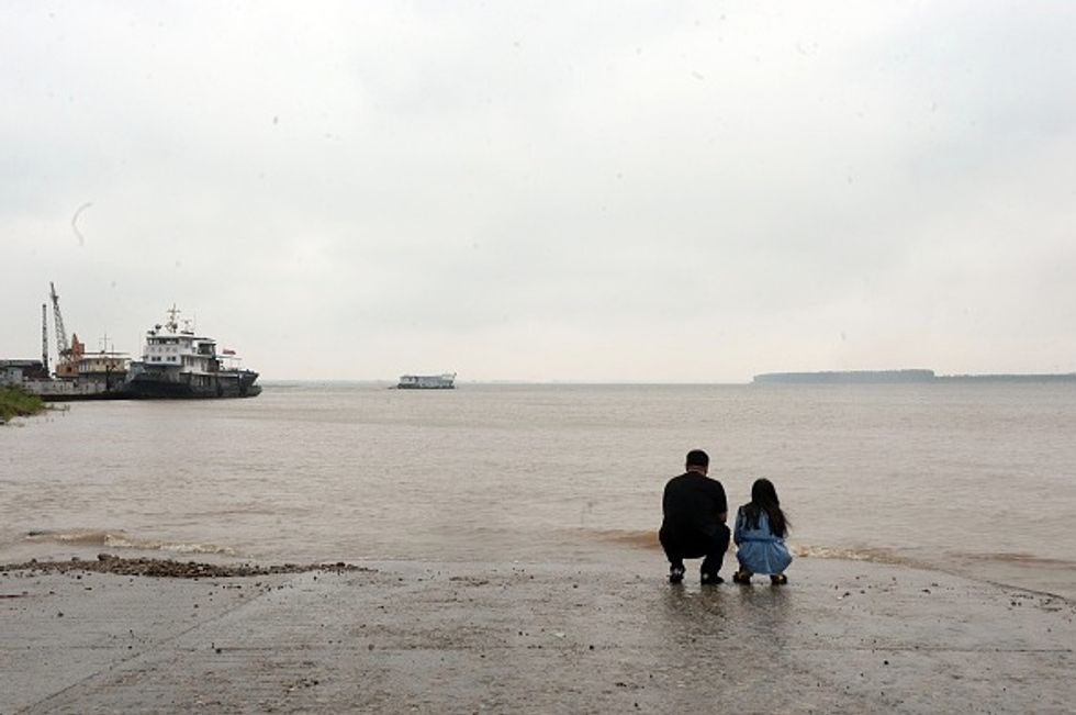 Rescue Workers Right Capsized Cruise Ship on China's Yangtze River in Ongoing Search for Survivors