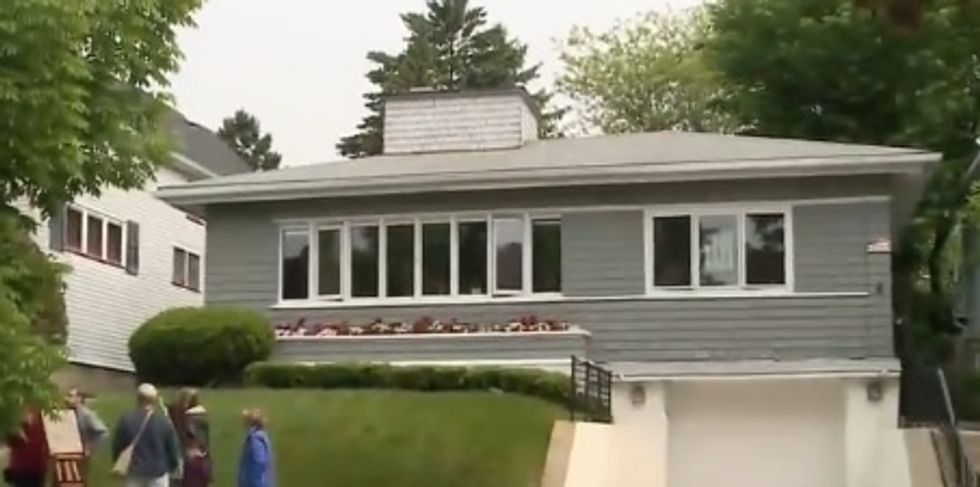 Stranger Shows Up to Couple’s Wisconsin Home and Tells Them Something About Their House That Leads to Historic Discovery
