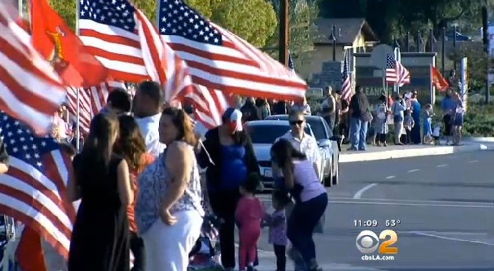 Town Shows How to Properly Welcome Home and Honor a Fallen Marine: 'Just Amazing