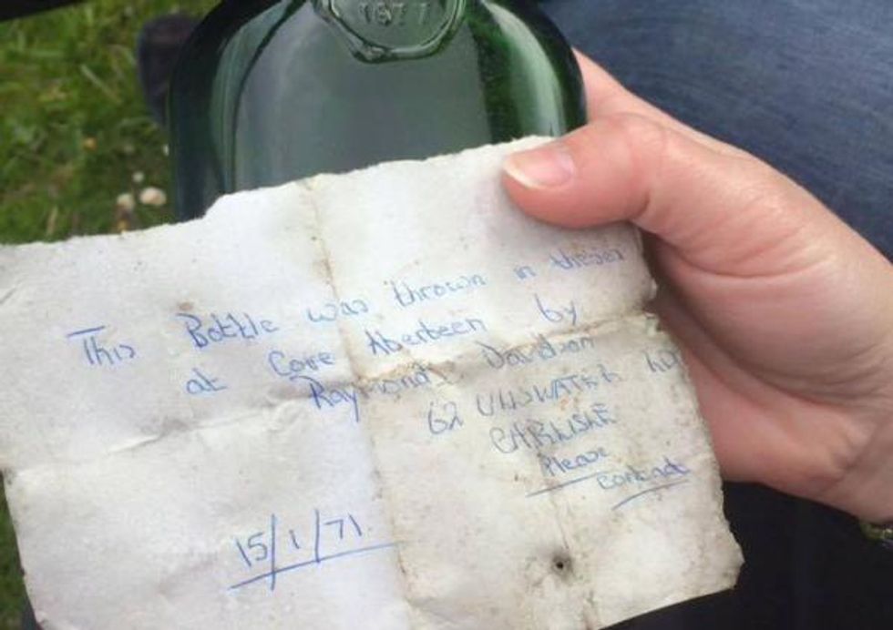 Australian Couple Finds Message in a Bottle and Actually Tracks Down the Man Who Wrote It 44 Years Ago