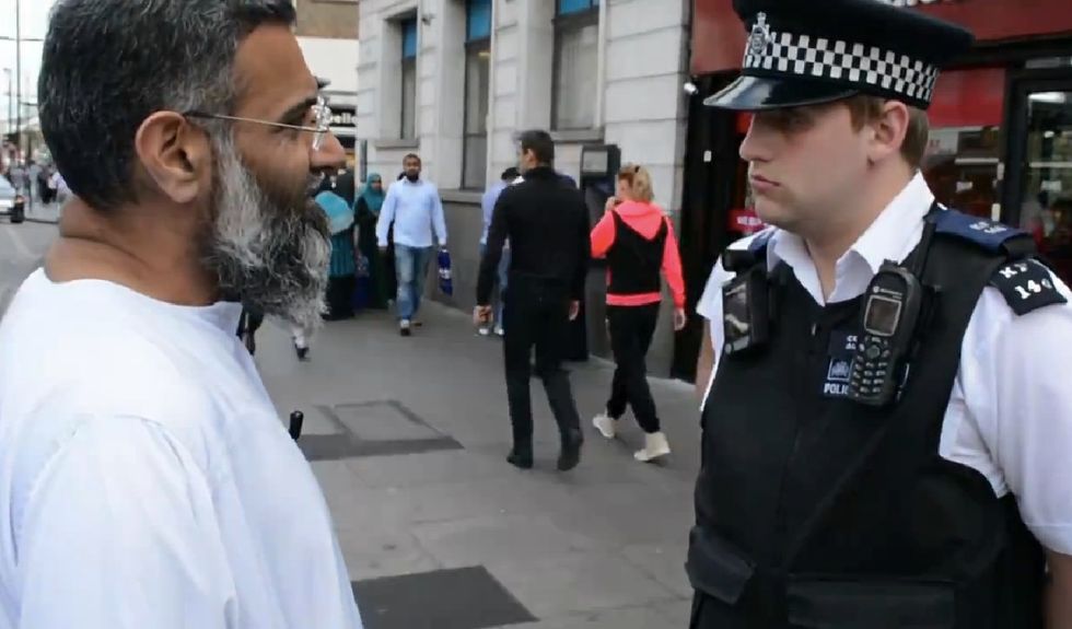 After Radical Muslim Cleric Confronts Cop on Camera, Listen to the Insult He Utters Behind His Back