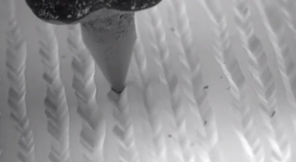Science Guy Turns an Electron Microscope on to a Vinyl Record and Shows How Amazing They Are Close Up