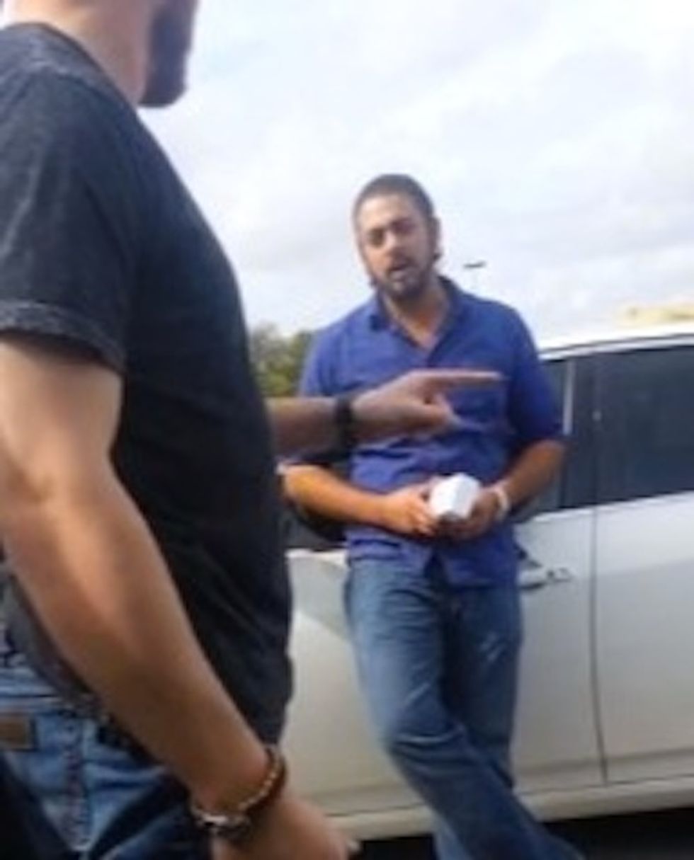 Watch What Happens When a Guy Confronts Craigslist Cellphone 'Scammer' in Texas: 'We've Got Two Options