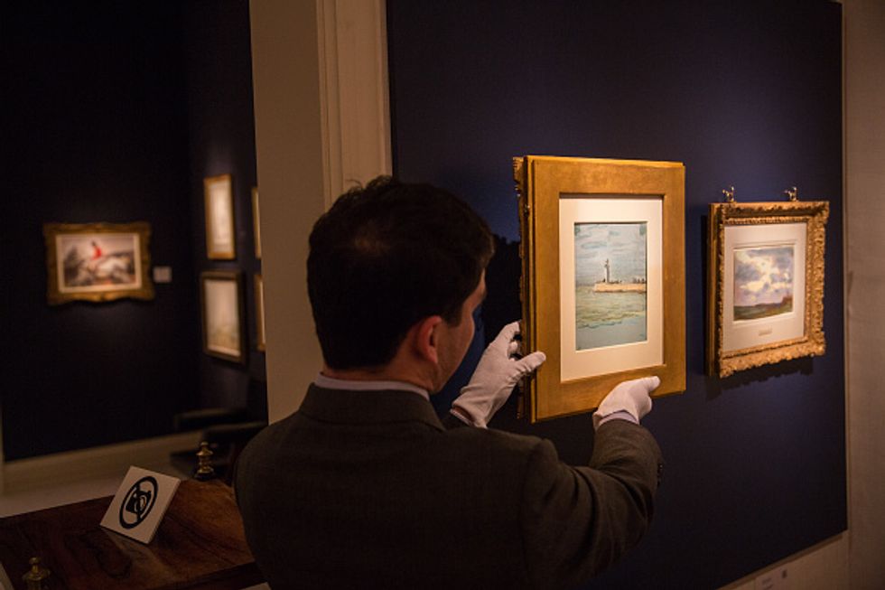 Art Dealer Who Won a Monet at Auction Stunned After He Took It to Get Reframed and Made a Historic Discovery Behind It