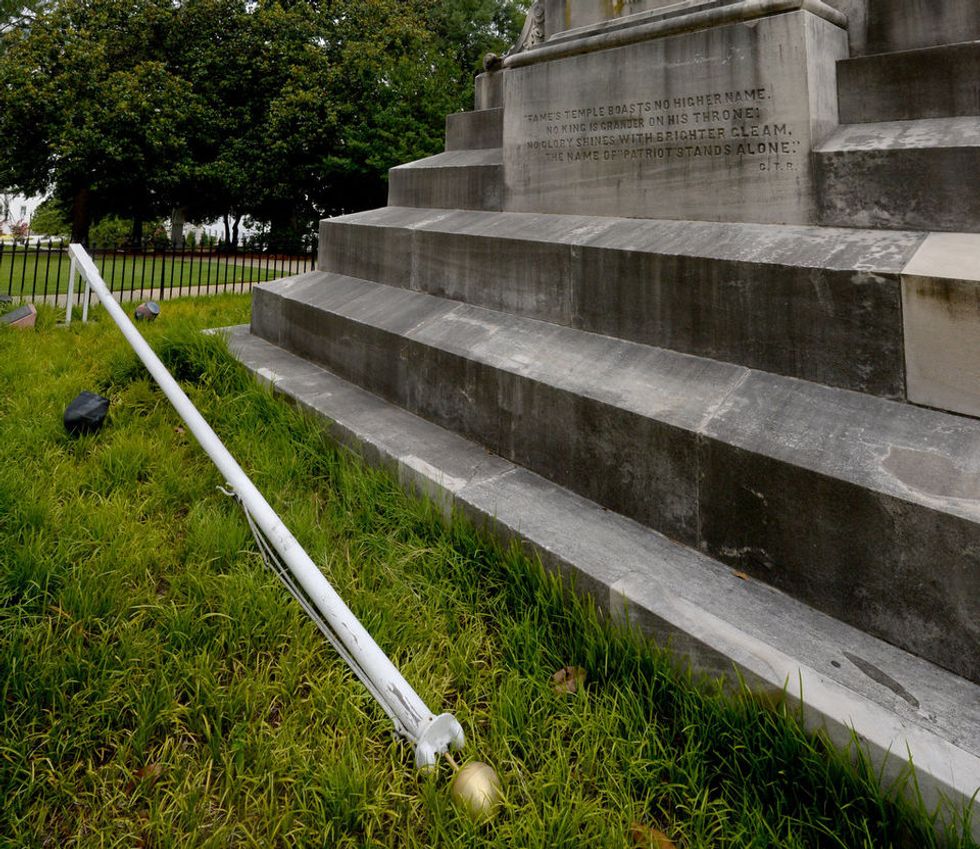 Alabama Governor Orders Confederate Flags Down From State Capitol Grounds