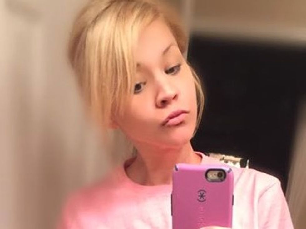 Mother of Four With ‘Perfect’ Body Posts Unedited Photo Online Revealing ‘Flabby Belly’