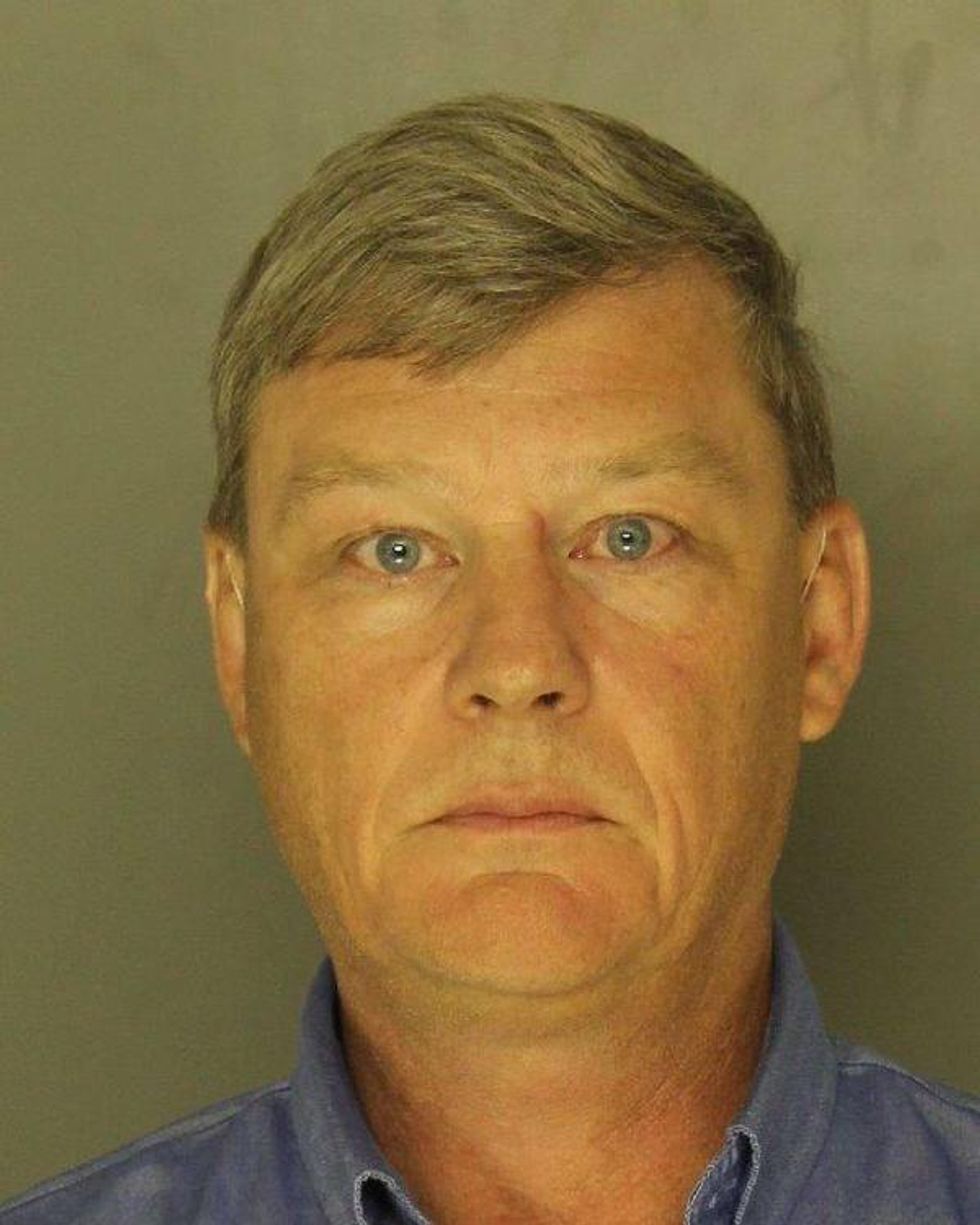 American Airlines Exec Accused of Trying to Meet 10-Year-Old Girl and Her Mom for Sex