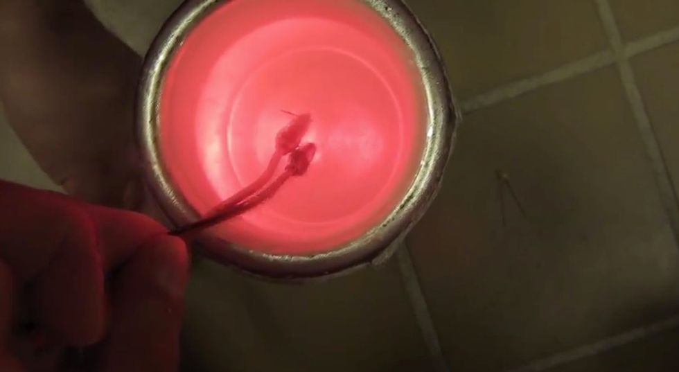 Moments After Dropping LED Lights Into Liquid Nitrogen, an ‘Amazing’ Reaction Occurs