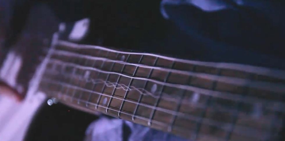 You Can't See Guitar Strings Move Like This With the Naked Eye, but Look at Them Through a Camera and Be Amazed