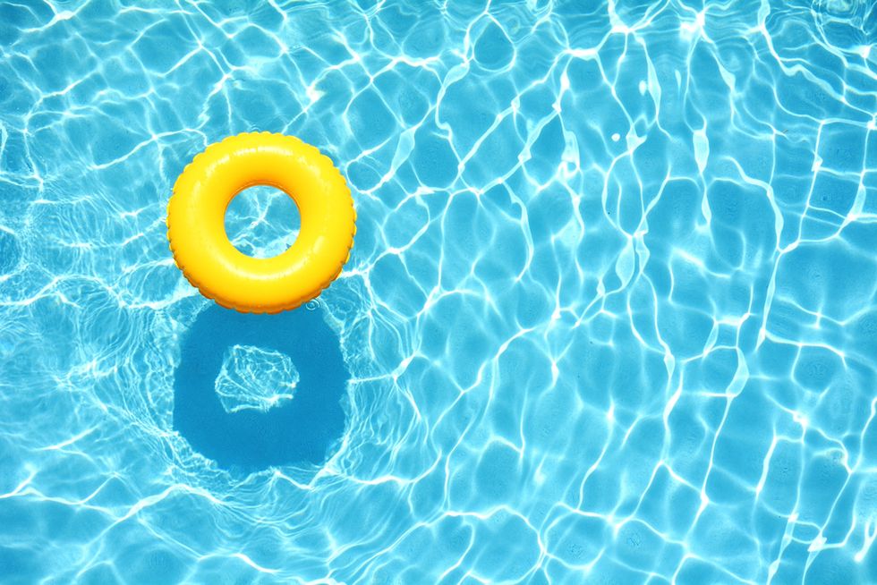 Video Captures 5-Year-Old Texas Girl Rescue Mom Who Suffered Seizure in Pool