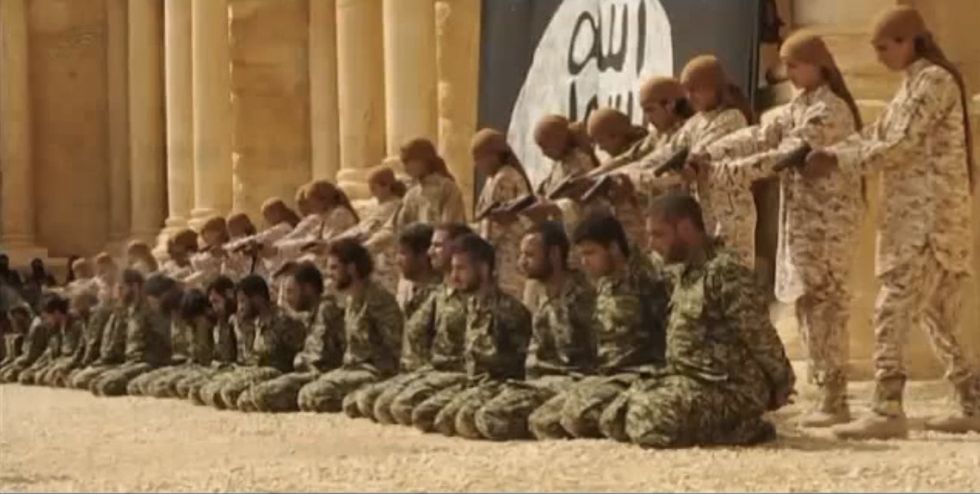 New Islamic State Video Allegedly Shows Execution of 25 Soldiers