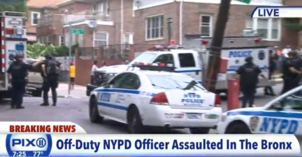 Thug Jumps Off-Duty Cop, Repeatedly Punches Her, Runs Away With Item That Has Police Worried