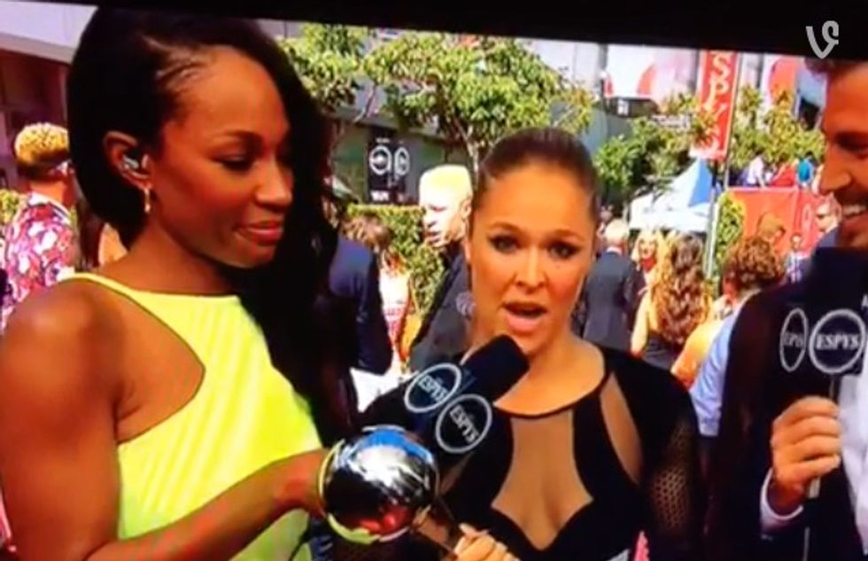 MMA Star Ronda Rousey KOs Floyd Mayweather With Just 12 Stinging Words