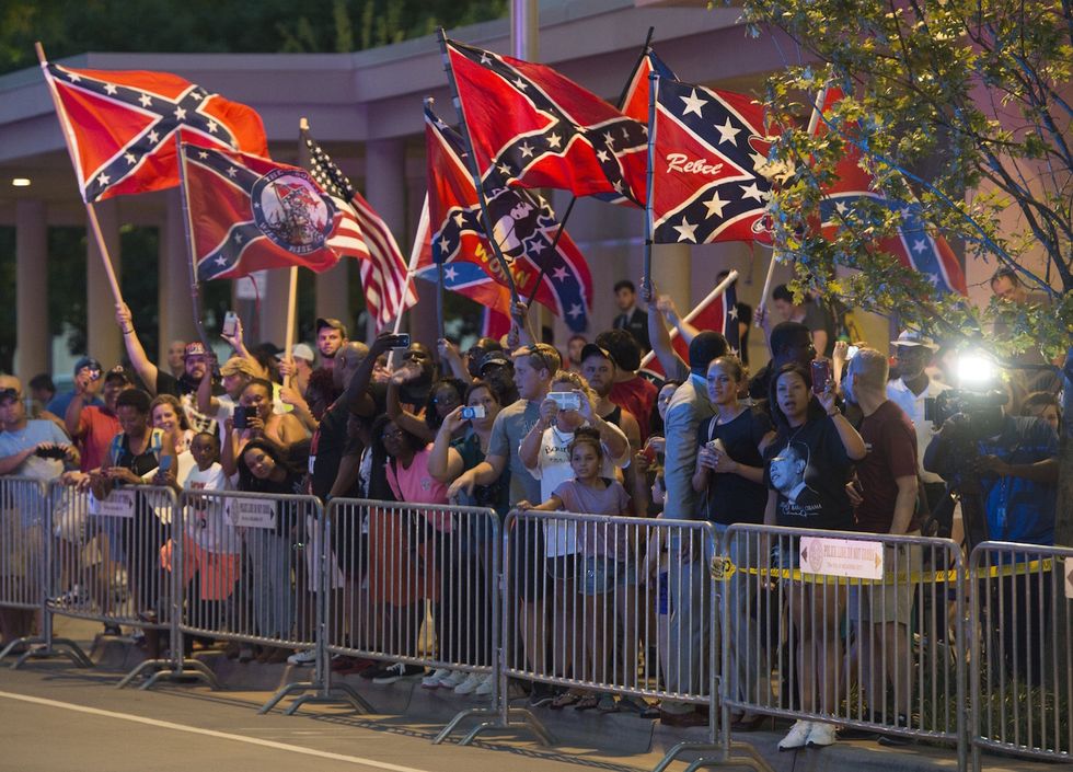 Protesters Greet Obama in Oklahoma Waving Confederate Flags — and Demonstration Organizer Is Black