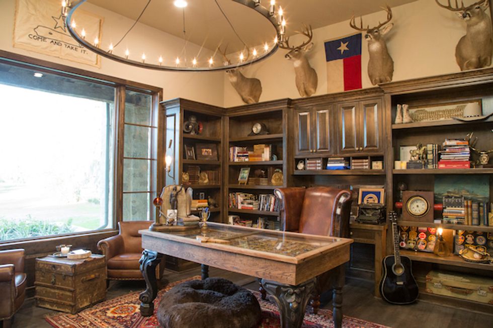 There’s a Very 'Special' Story Behind the 'Come and Take It' Flag That Now Hangs in Marcus Luttrell’s Office