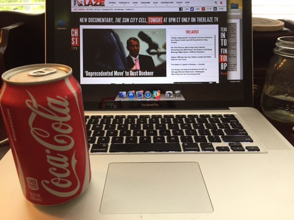 Here's What Happens in the Hour After You Drink a Can of Coke (and What Happened to Me When I Tried It)