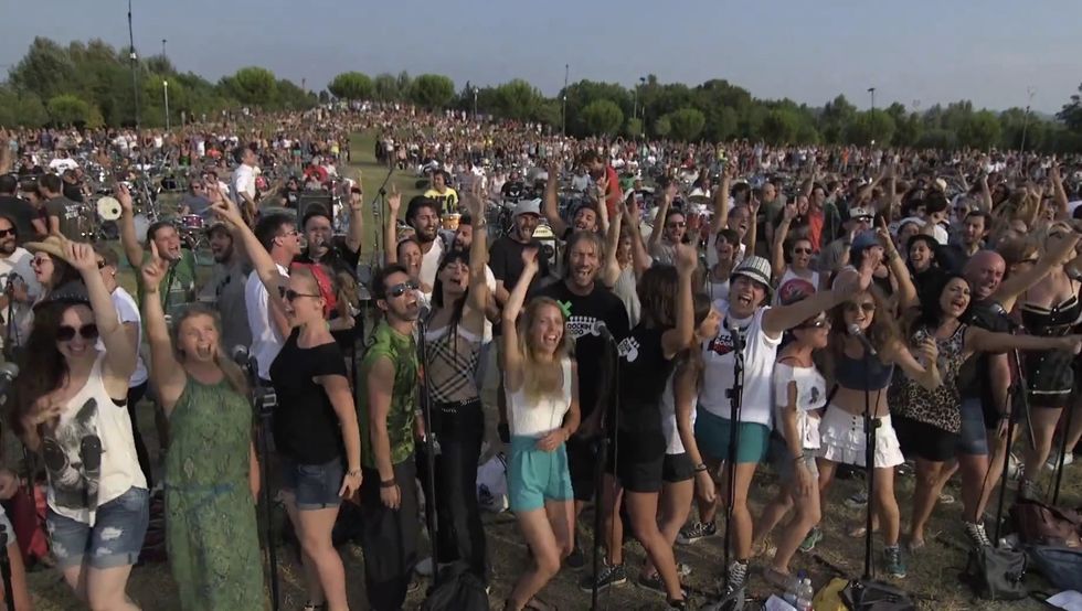 1,000 Musicians Gather in Field to Play a Foo Fighters Song — and Make a Big Request for the Band