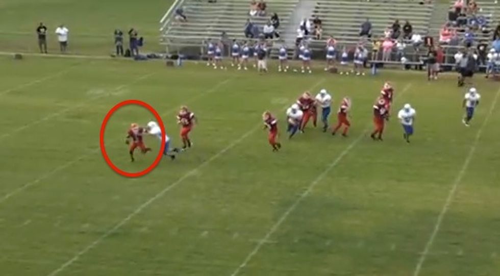 Keep Your Eye on This Middle School Quarterback and See What He Does That Has the Video Going Viral
