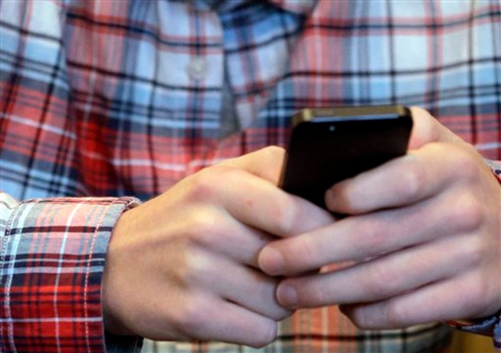 DOJ: Search Warrant Required of Feds for Use of Cellphone-Tracking Tech