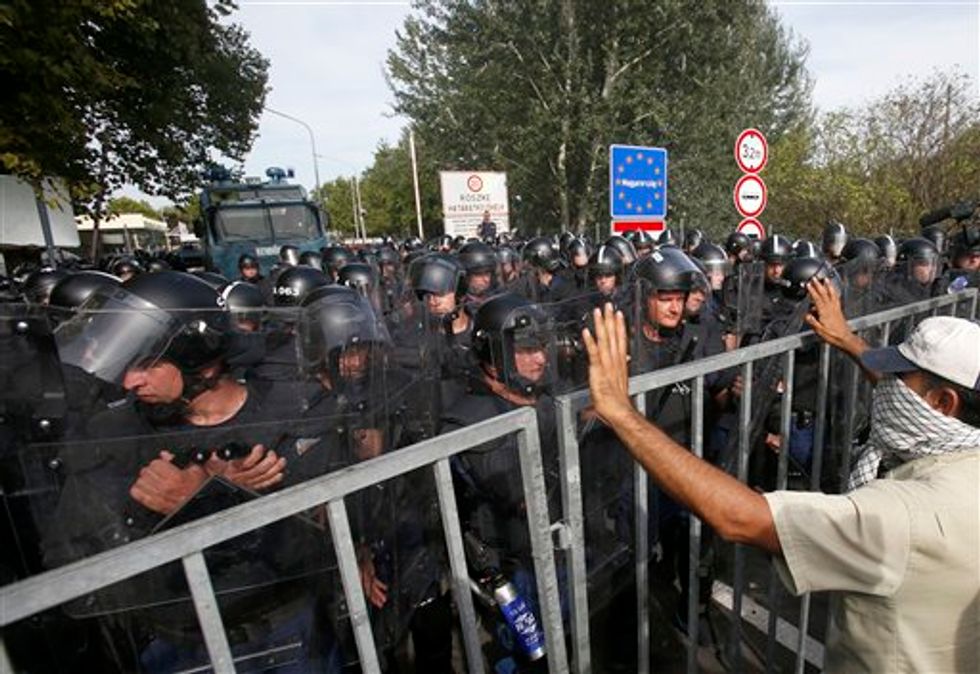 More Than 1 Million Migrants, Refugees Flood Europe in 2015: IOM