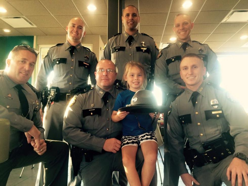 5-Year-Old Girl Notices Group of Police Officers Mourning the Death of Their Friend So She Decides to 'Put Smiles on Their Faces' 