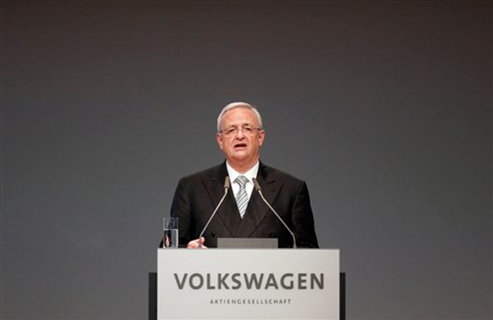 Volkswagen CEO Steps Down, Takes Blame for Emissions Test Scandal