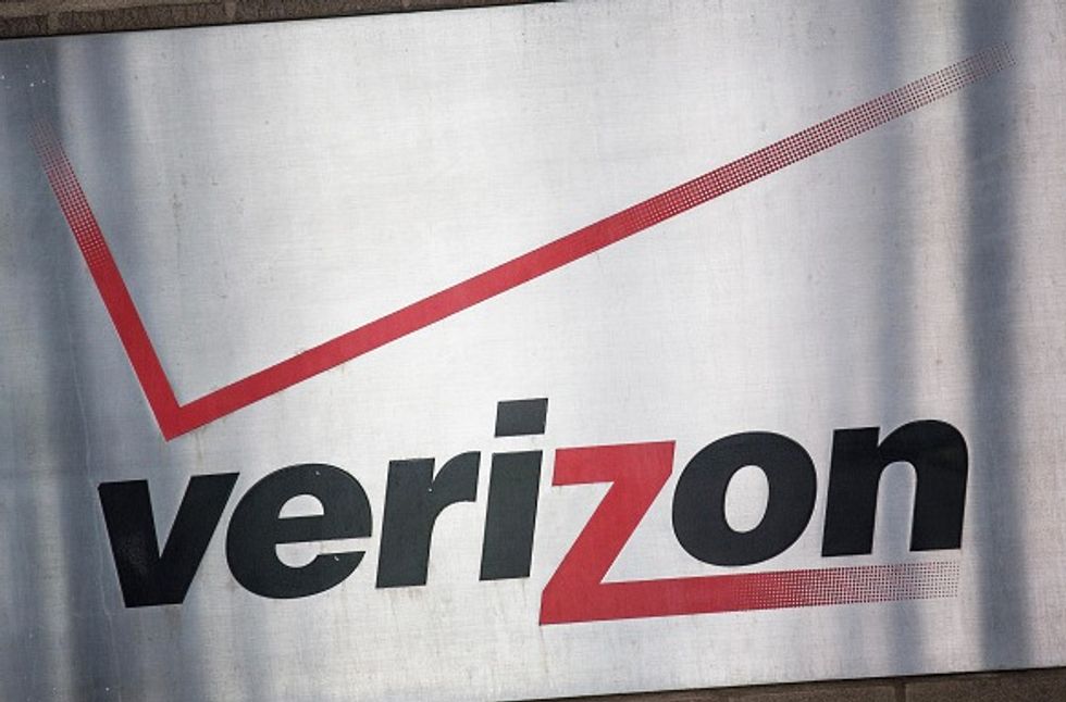 Verizon Buys Yahoo for $4.83 Billion, Marking End of an Era