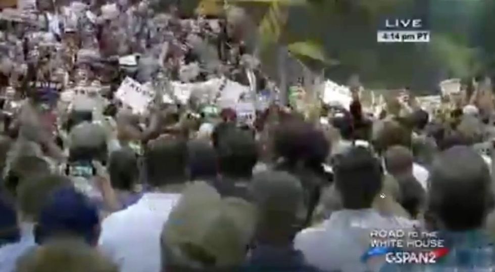 Take a Look At How Massive Crowd Reacts When Hecklers Disrupt Donald Trump Event 