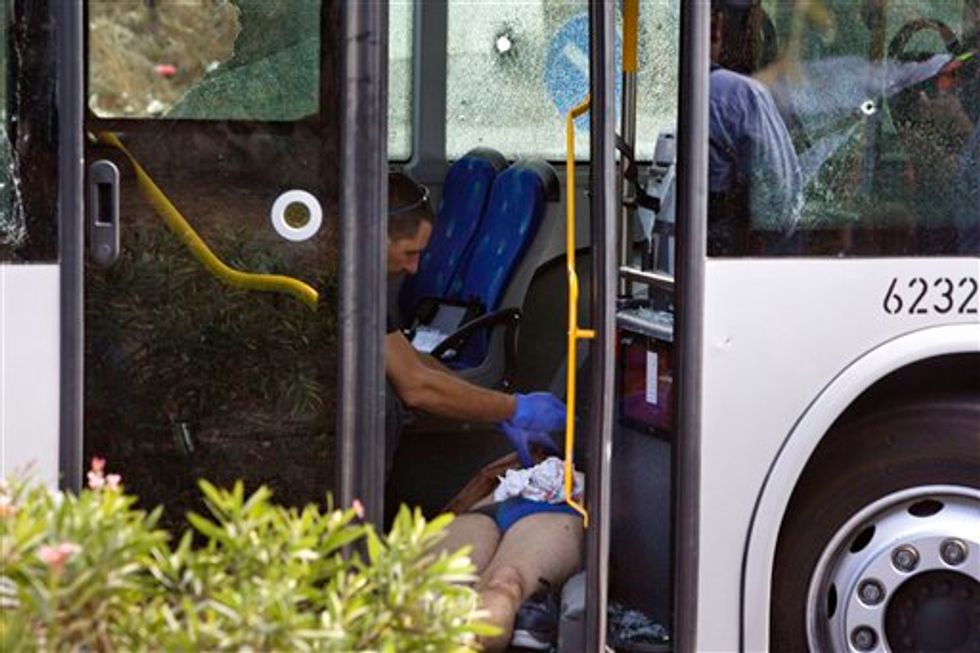 Eritrean Migrant Fatally Shot by Israeli Security Guard, Attacked by Bystanders Who Mistook Him for Bus Station Assailant