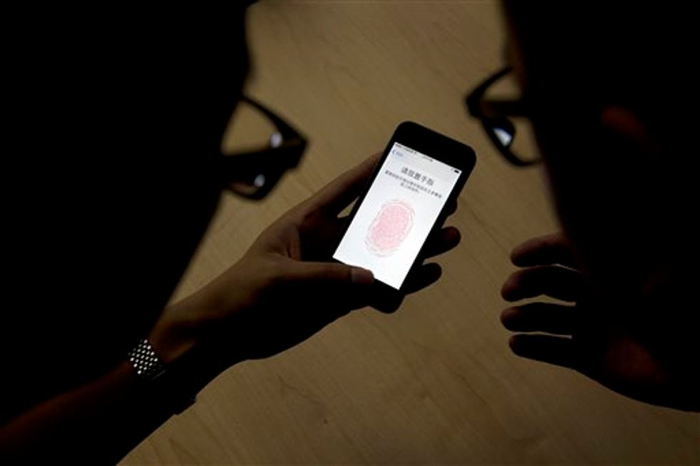 Judge in New York Drug Case: U.S. Can't Force Apple to Give FBI Access to Locked iPhone Data