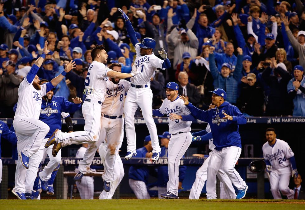 Kansas City Royals Defeat New York Mets 5-4 to Take Game One of World Series in 14-Inning Thriller