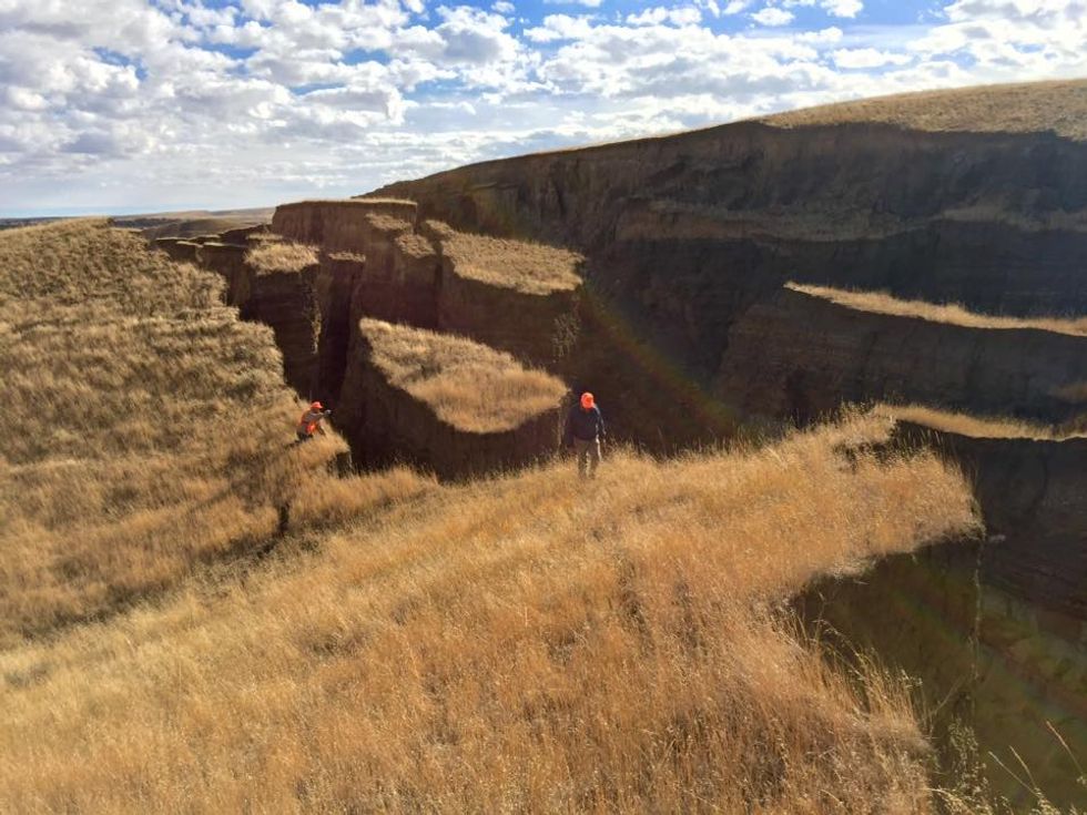 A Really Incredible Sight': Hunter Snaps Fascinating Pictures of Massive 'Crack in the Earth' in Wyoming