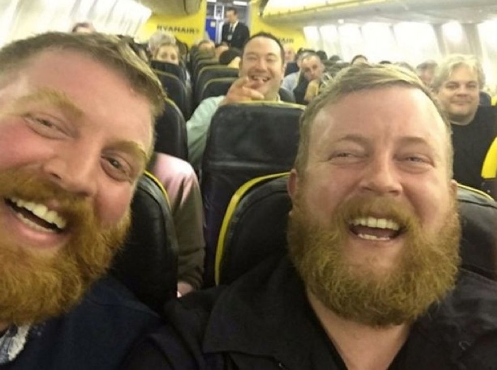 One Look at a Photo of Two Strangers Who Sat Next to Each Other on a Plane Will Explain Why It's Gone Viral