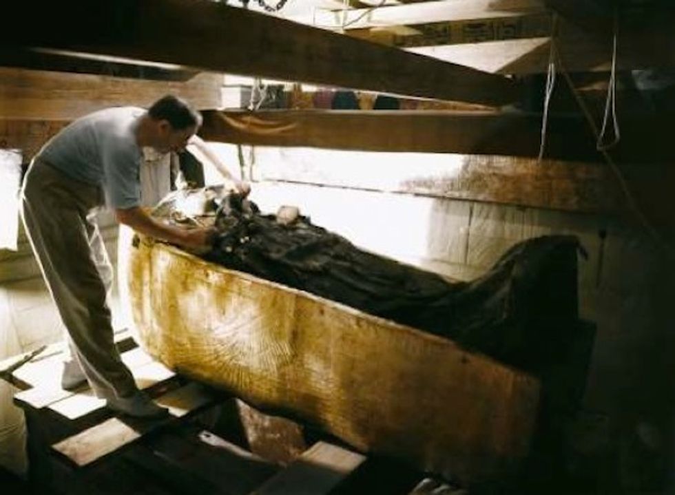 See Nearly 100-Year-Old Pictures of King Tut’s Tomb in Color for the First Time