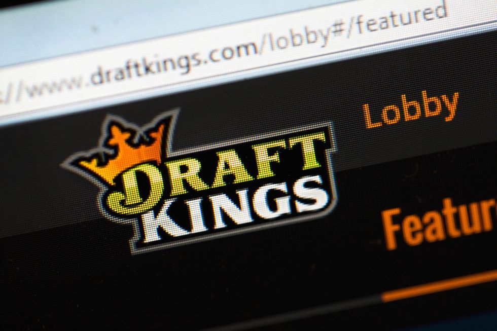 New York Judge Blocks Fantasy Sports Sites DraftKings, FanDuel From Doing Business in State
