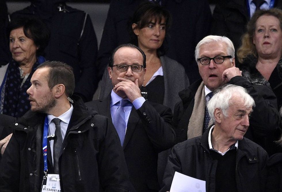 Chilling Similarity Between Photos of French President Hollande and George W. Bush on 9/11 Hearing About Attacks