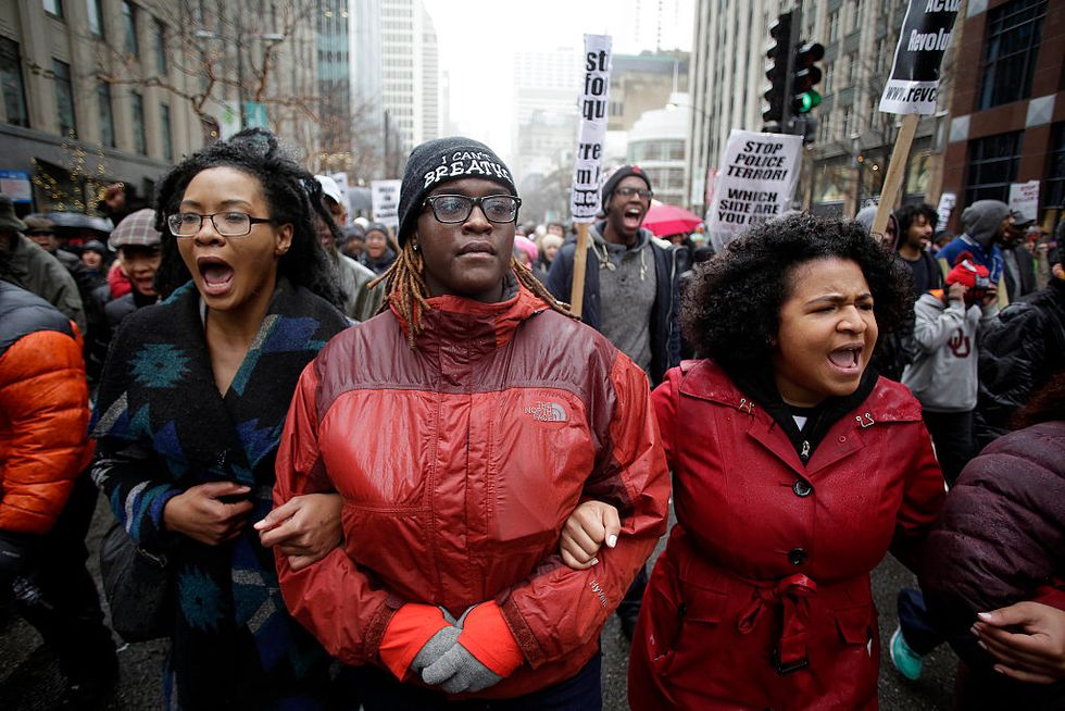 Protesters in Chicago Block Store Entrances, Shut Down Traffic on Black Friday