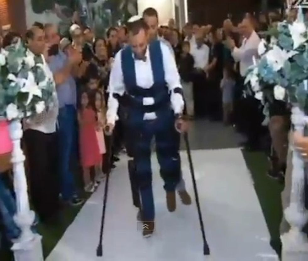 Paralyzed Israeli Groom Surprises Family by Walking Down the Aisle