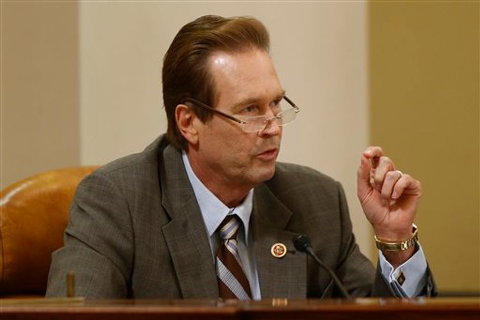 Before Issuing More Visas, Lawmaker Demands U.S. Government Screen Social Media