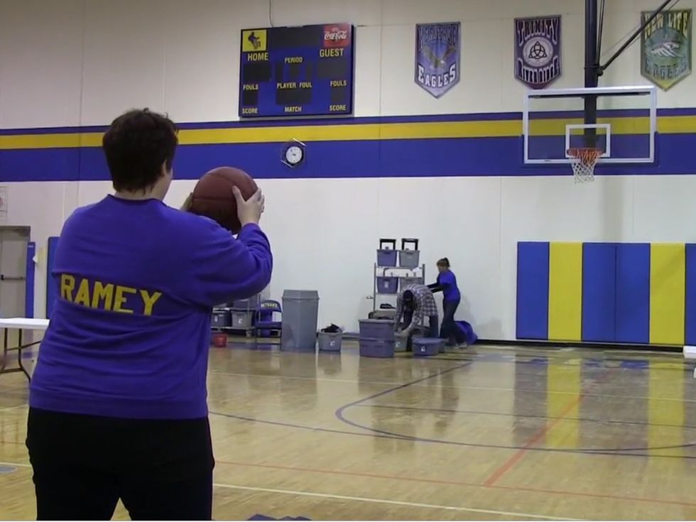 Mom Appears to Badly Miss Half-Court Shot to Win Tuition for Daughter — It Takes Her a Few Moments to Process What Happens Next